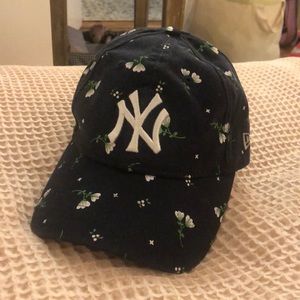 Yankees floral baseball cap